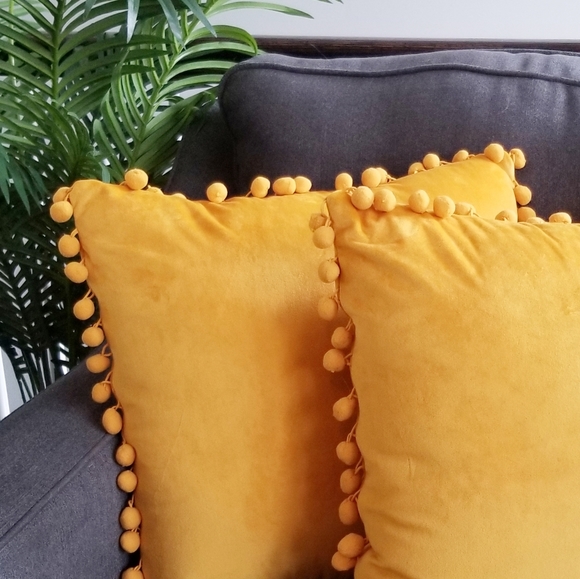 🌻NEW🌻 2 Velvet Pom Pom Cushion Covers, Gold - Picture 4 of 5